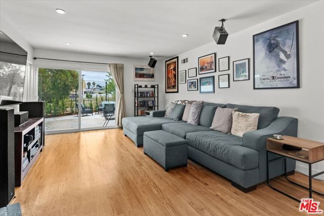 6218 Van Noord Avenue, Van Nuys (los Angeles), CA 91401