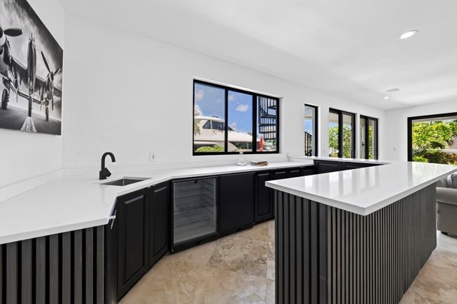 2561 LUCILLE Drive, Fort Lauderdale, FL 33316