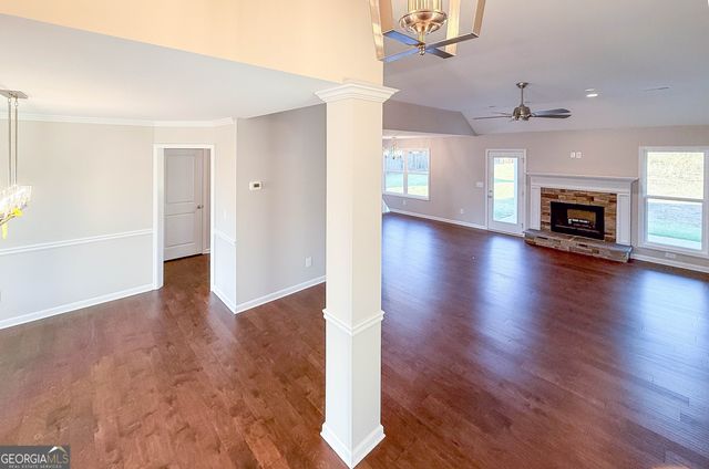 104 Fuller Court, Grantville, GA 30220