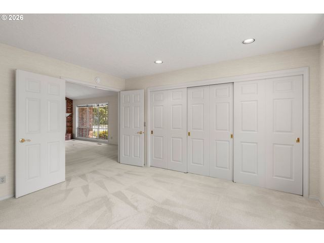 1715 Ne 169TH Ave, Portland, OR 97230