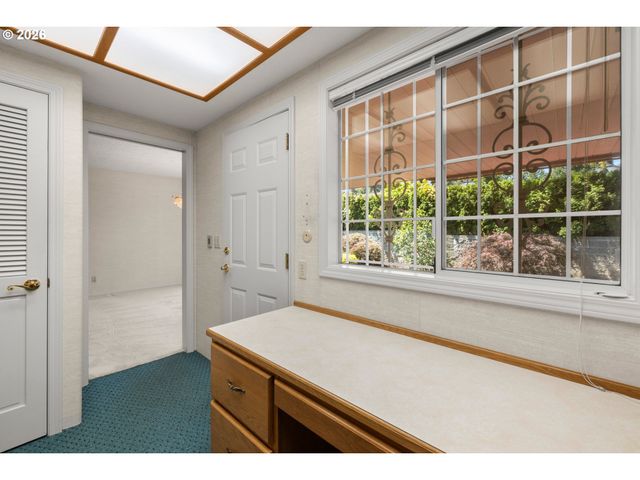 1715 Ne 169TH Ave, Portland, OR 97230
