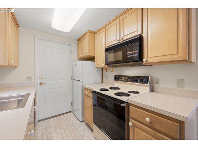 1715 Ne 169TH Ave, Portland, OR 97230