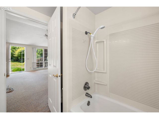 1715 Ne 169TH Ave, Portland, OR 97230