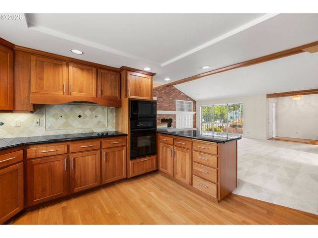 1715 Ne 169TH Ave, Portland, OR 97230
