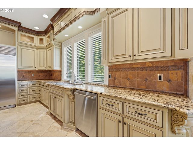 3841 Se DEER CREEK Way, Gresham, OR 97080