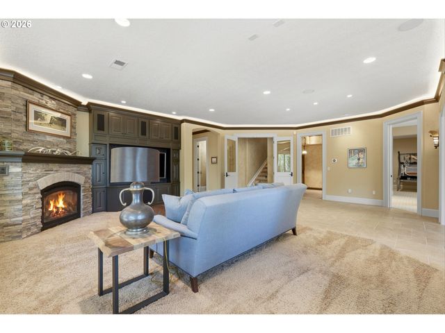 3841 Se DEER CREEK Way, Gresham, OR 97080