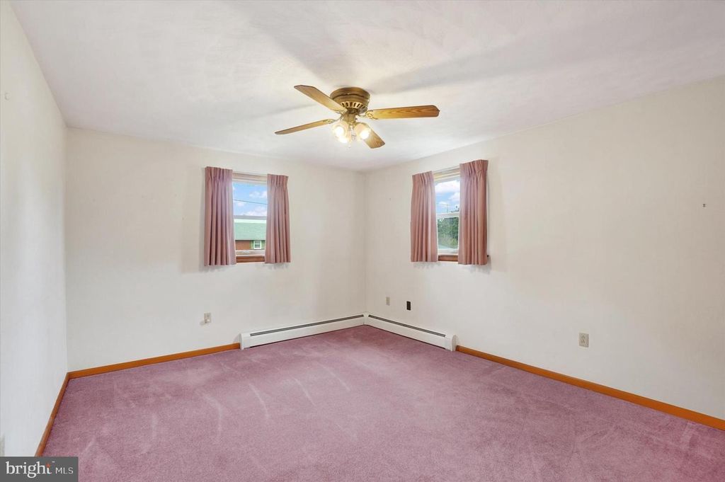 Image 11 of property listing at 120 E CLEARVIEW DR, Shrewsbury, PA 17361