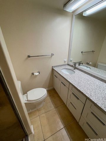 500 University Avenue 528, Honolulu, HI 96826