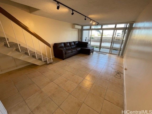 500 University Avenue 528, Honolulu, HI 96826