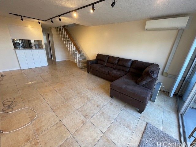 500 University Avenue 528, Honolulu, HI 96826