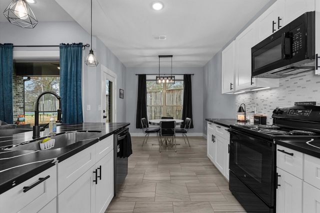 727 Cove Pl, Longview, TX 75604