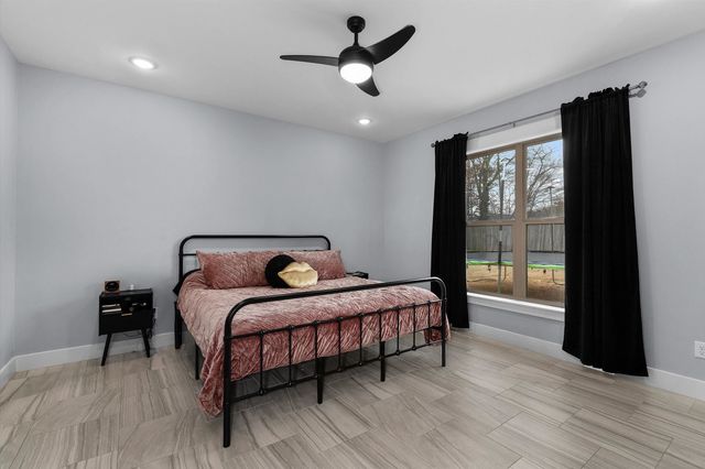 727 Cove Pl, Longview, TX 75604