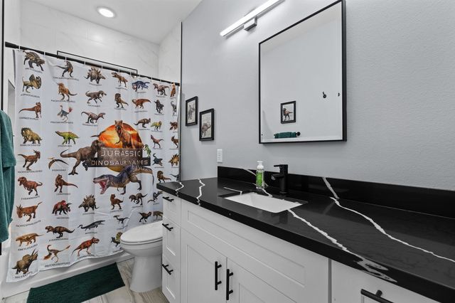 727 Cove Pl, Longview, TX 75604