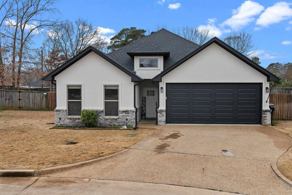 727 Cove Pl, Longview, TX 75604