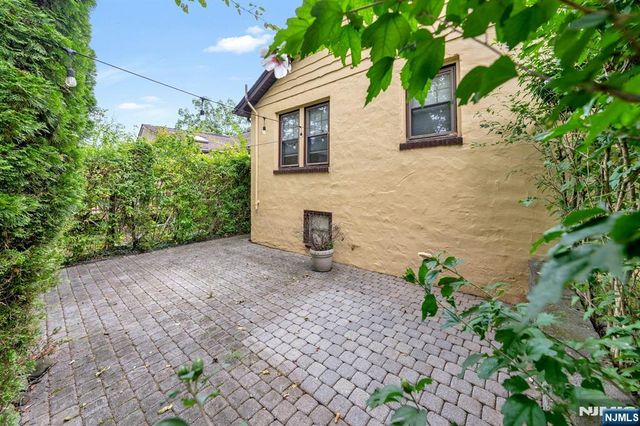 14 Burnet Hill Road, Livingston, NJ 07039