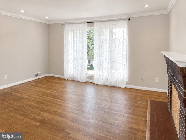 1918 NOVA AVE, Capitol Heights, MD 20743