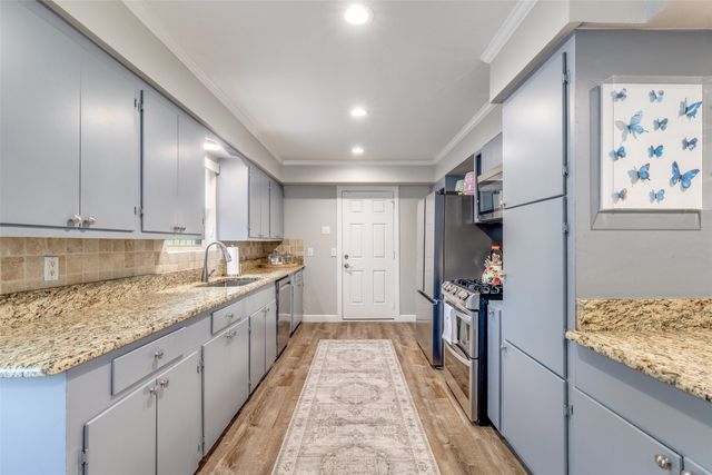 2476 Pinebluff Drive, Dallas, TX 75228