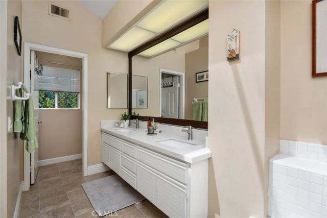 6 Seadrift 81, Irvine, CA 92604