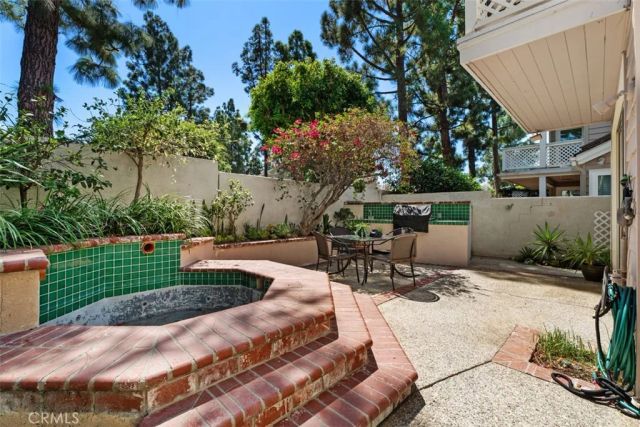 6 Seadrift 81, Irvine, CA 92604