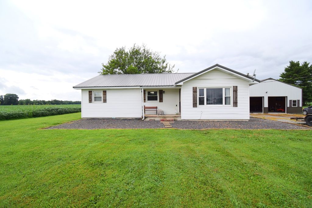Image 1 of property listing at 9871 N Nason Lane, Mt Vernon, IL 62864