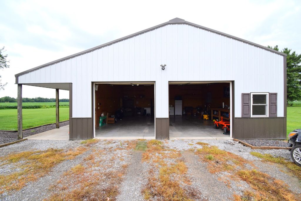 Image 2 of property listing at 9871 N Nason Lane, Mt Vernon, IL 62864