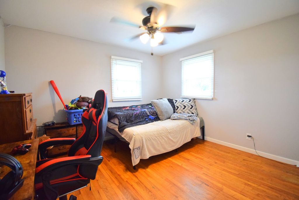 Image 11 of property listing at 9871 N Nason Lane, Mt Vernon, IL 62864