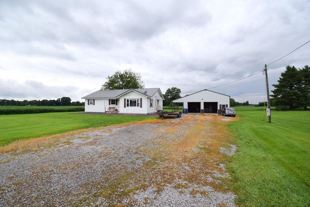 Image 20 of property listing at 9871 N Nason Lane, Mt Vernon, IL 62864