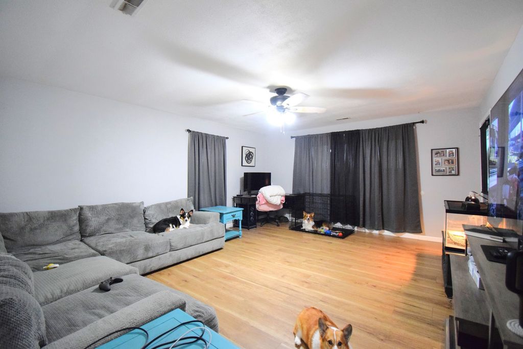 Image 3 of property listing at 9871 N Nason Lane, Mt Vernon, IL 62864