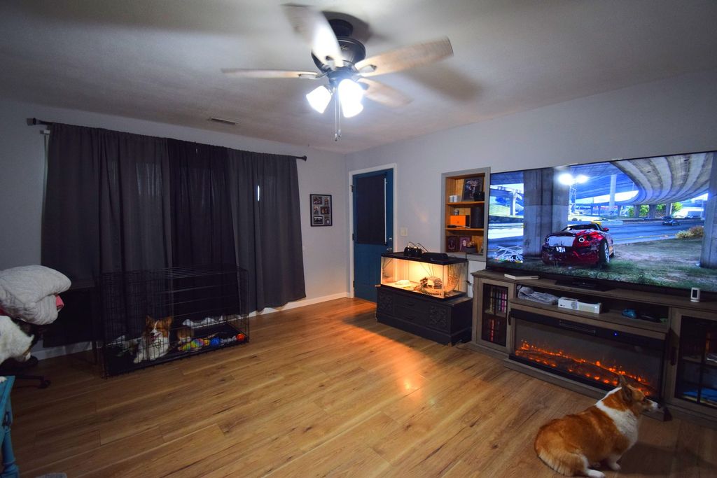 Image 4 of property listing at 9871 N Nason Lane, Mt Vernon, IL 62864