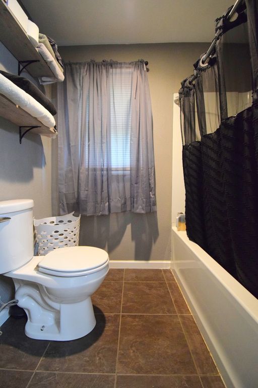 Image 10 of property listing at 9871 N Nason Lane, Mt Vernon, IL 62864