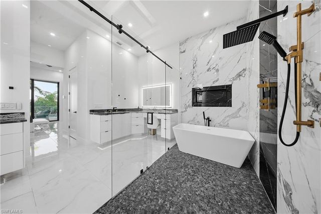 4907 Santa Monica CT, Cape Coral, FL 33904