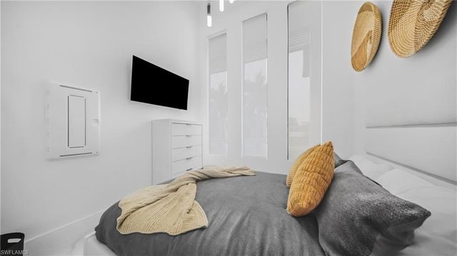 4907 Santa Monica CT, Cape Coral, FL 33904