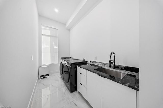 4907 Santa Monica CT, Cape Coral, FL 33904