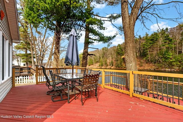 205 Esopus Creek Road, Saugerties, NY 12477