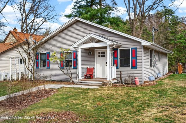 205 Esopus Creek Road, Saugerties, NY 12477