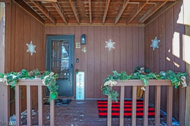 13 Village Way 4E, Vernon Twp., NJ 07462