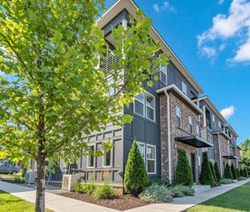 102 Duke St Apt 17, Nashville, TN 37207