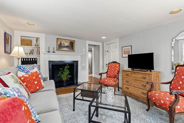 12 Darling St 2, Marblehead, MA 01945