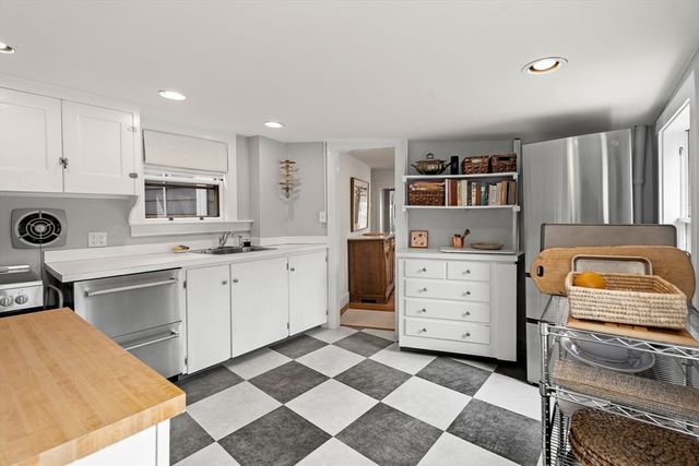 12 Darling St 2, Marblehead, MA 01945