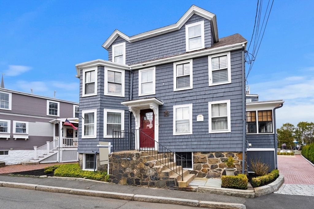 12 Darling St 2, Marblehead, MA 01945