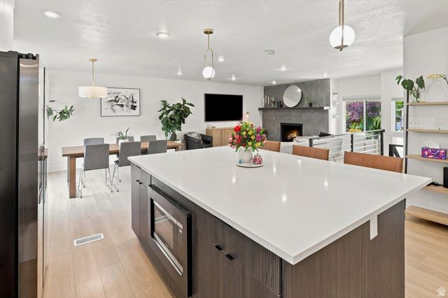 8641 S BUENA VISTA DR, Sandy, UT 84094