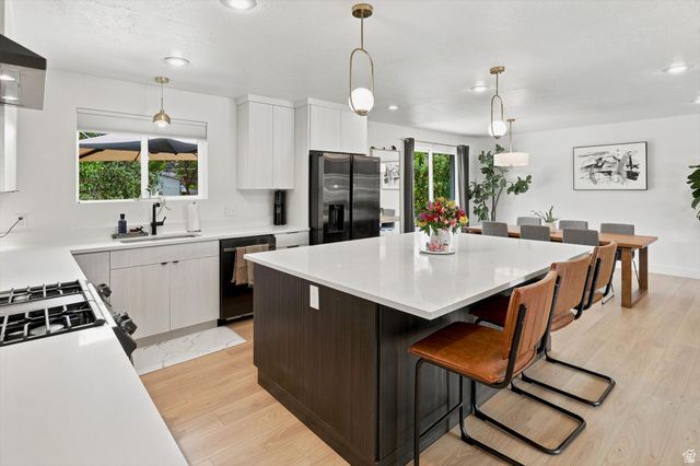 8641 S BUENA VISTA DR, Sandy, UT 84094