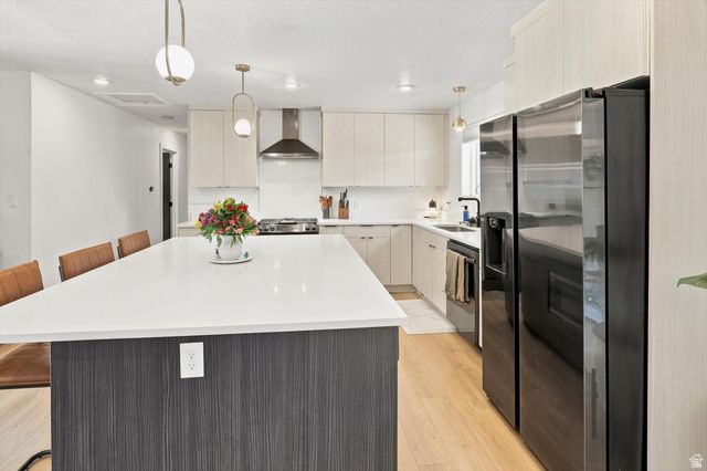 8641 S BUENA VISTA DR, Sandy, UT 84094