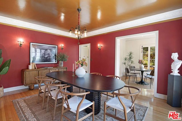 130 N Catalina Street, Los Angeles, CA 90004