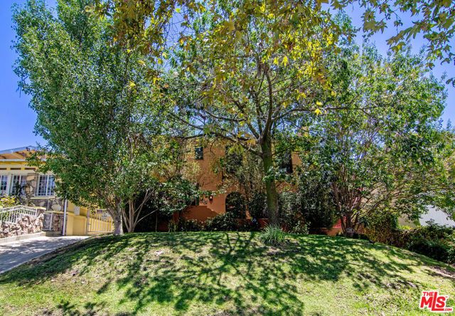 130 N Catalina Street, Los Angeles, CA 90004