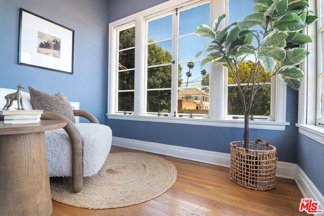 130 N Catalina Street, Los Angeles, CA 90004