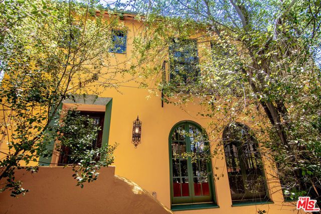 130 N Catalina Street, Los Angeles, CA 90004