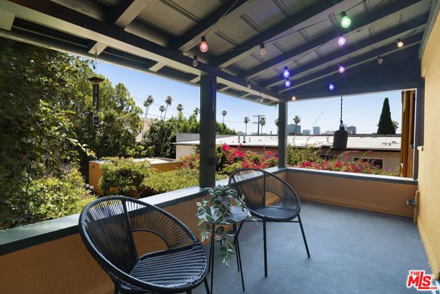 130 N Catalina Street, Los Angeles, CA 90004