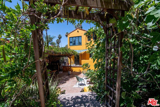 130 N Catalina Street, Los Angeles, CA 90004