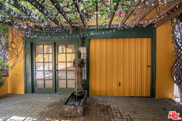 130 N Catalina Street, Los Angeles, CA 90004